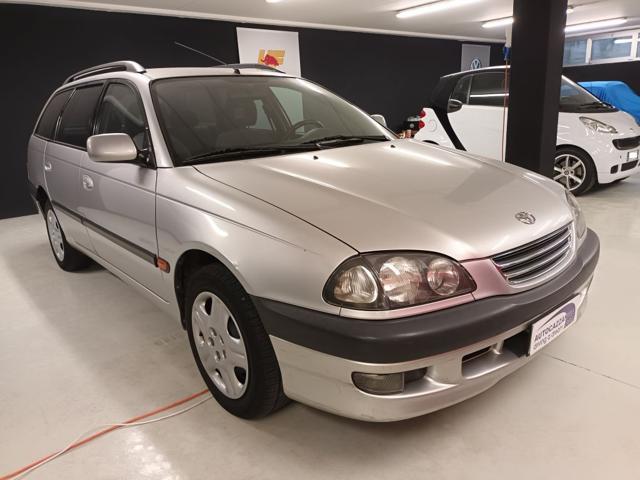 TOYOTA Avensis usata, con Boardcomputer