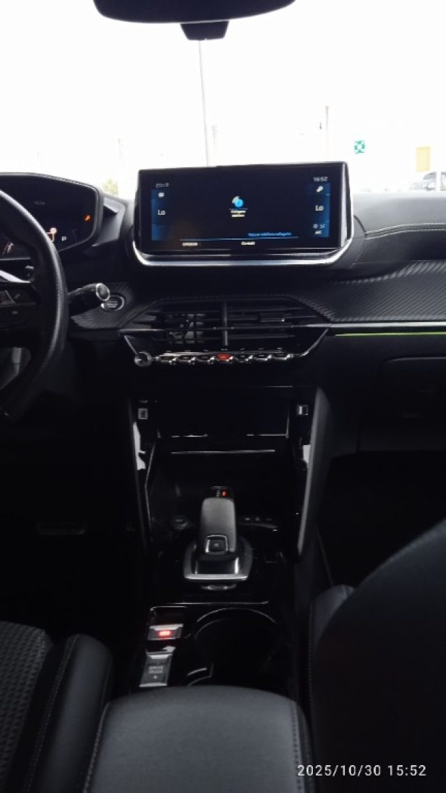 PEUGEOT 2008 usata, con Sensori di parcheggio posteriori