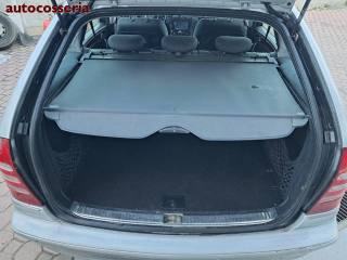 MERCEDES-BENZ C 220 usata, con Chiusura centralizzata