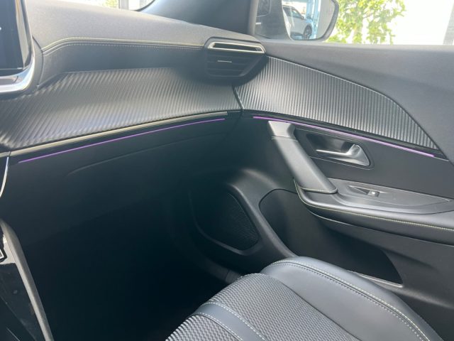 PEUGEOT 2008 usata, con Volante multifunzione
