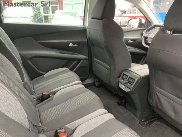PEUGEOT 5008 usata, con Sistema di navigazione