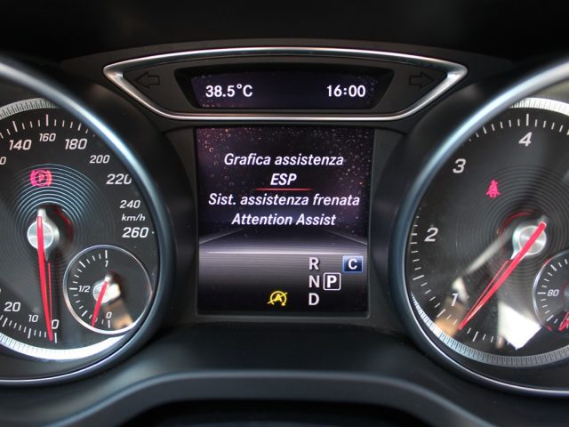 MERCEDES-BENZ GLA 200 usata, con USB
