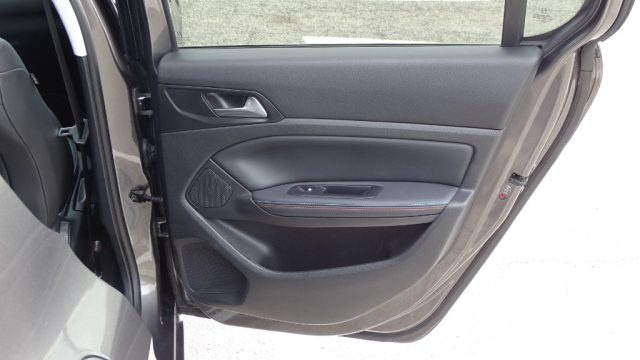 PEUGEOT 308 usata, con Freno di stazionamento elettrico