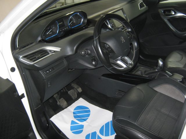 PEUGEOT 2008 usata, con Alzacristalli elettrici