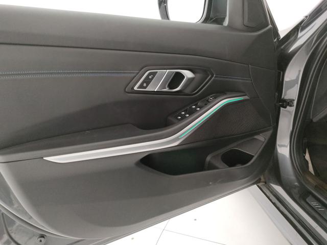 BMW 320 usata, con Controllo automatico clima