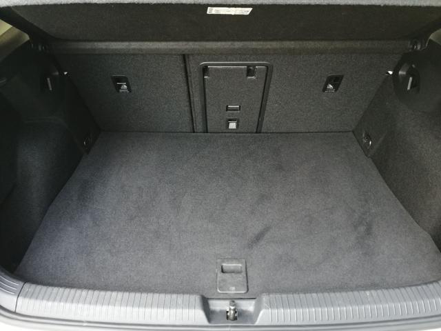 VOLKSWAGEN Golf usata, con Autoradio