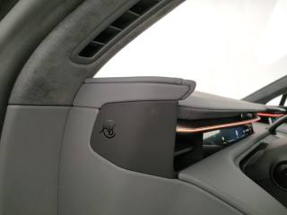 LOTUS Emeya usata, con Fari LED