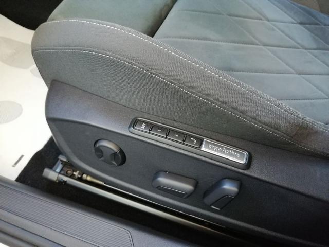 VOLKSWAGEN Golf usata, con Touch screen