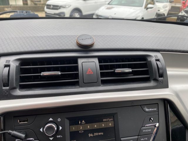 MAHINDRA KUV100 usata, con Sensori di parcheggio posteriori
