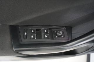 VOLKSWAGEN T-Roc usata, con USB