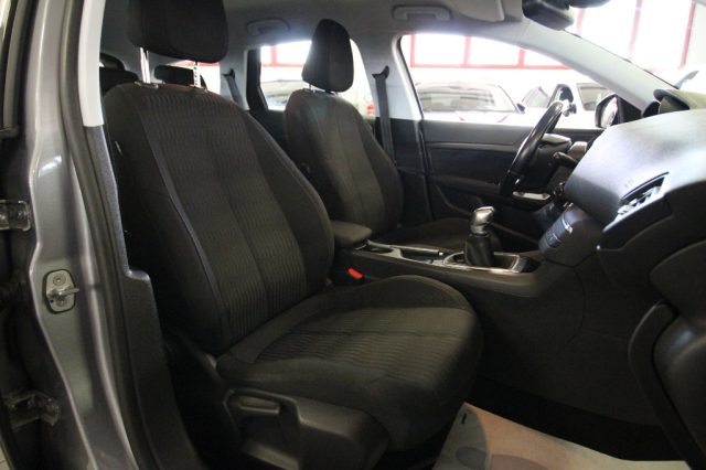 PEUGEOT 308 usata, con USB