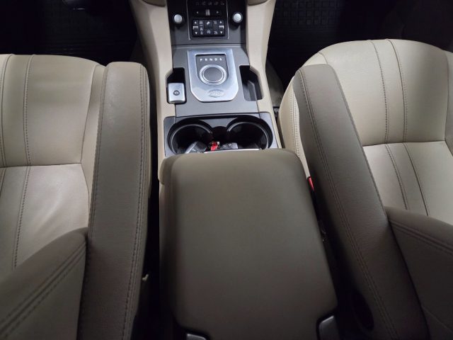 LAND ROVER Discovery usata, con USB