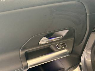 MERCEDES-BENZ GLA 220 usata, con Fari LED