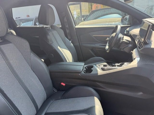 PEUGEOT 5008 usata, con Climatizzatore