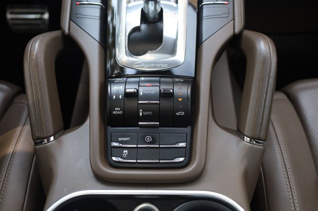 PORSCHE Cayenne usata, con USB