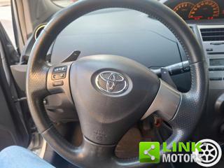 TOYOTA Yaris usata 19