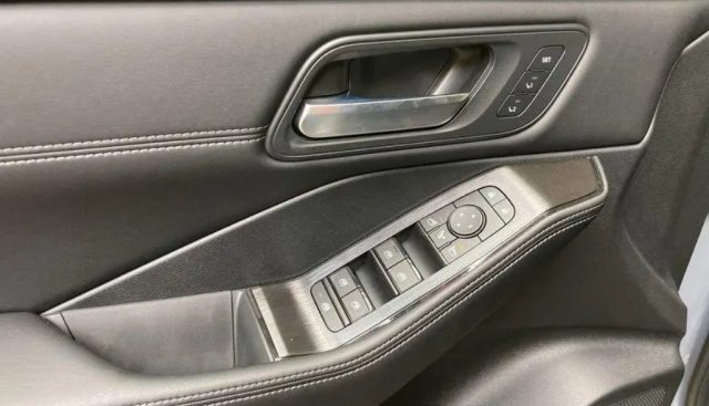 NISSAN X-Trail usata, con Controllo automatico clima