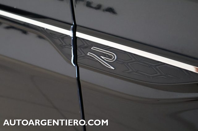 VOLKSWAGEN Taigo usata, con Luci diurne