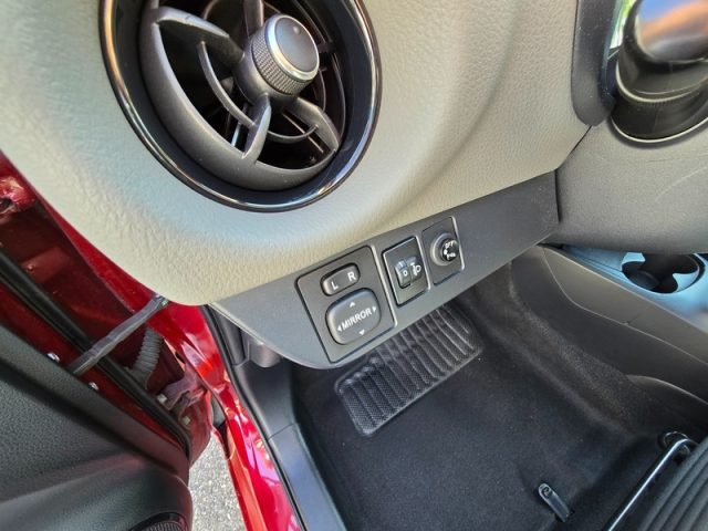 TOYOTA Yaris usata, con ESP