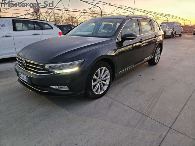 VOLKSWAGEN Passat Variant usata, con Airbag