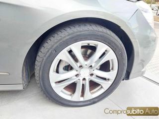 MERCEDES-BENZ E 220 usata 32