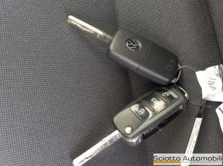 VOLKSWAGEN up! usata 19