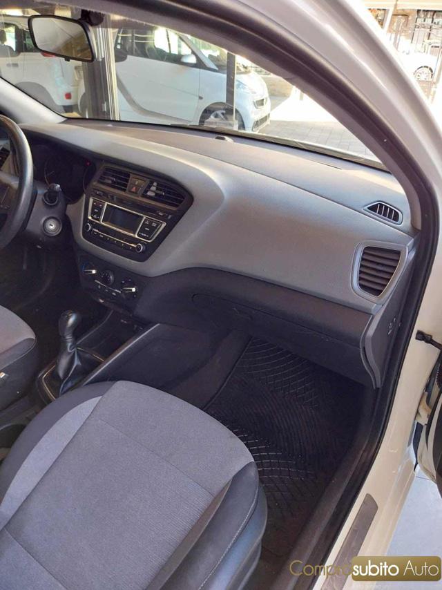 HYUNDAI i20 usata, con Climatizzatore