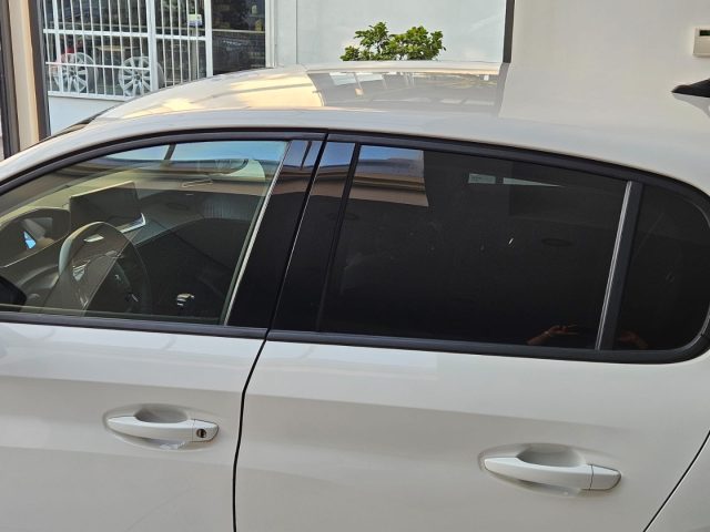 PEUGEOT 208 usata, con Boardcomputer