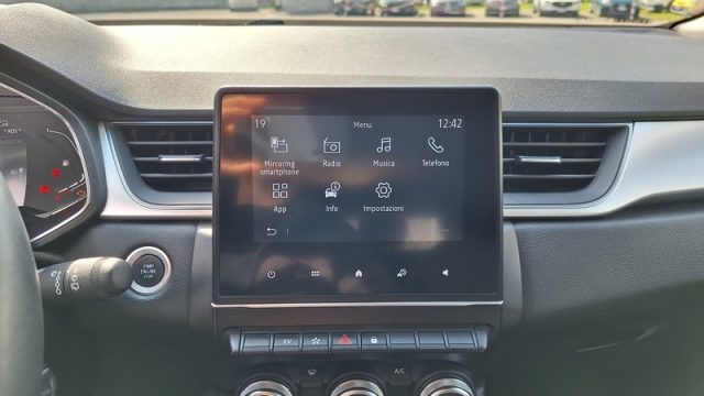 RENAULT Captur usata, con Autoradio digitale