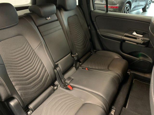 MERCEDES-BENZ GLB 180 usata, con Cronologia tagliandi