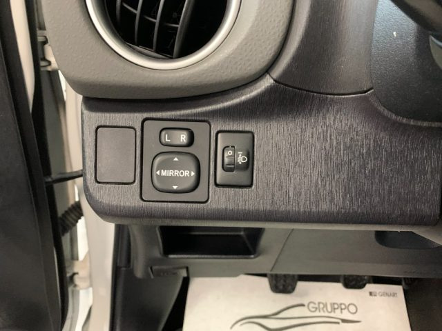 TOYOTA Yaris usata, con Servosterzo