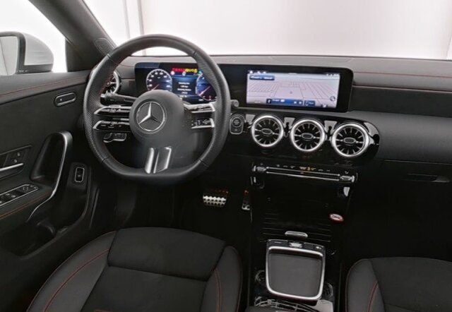 MERCEDES-BENZ CLA 200 usata, con Alzacristalli elettrici