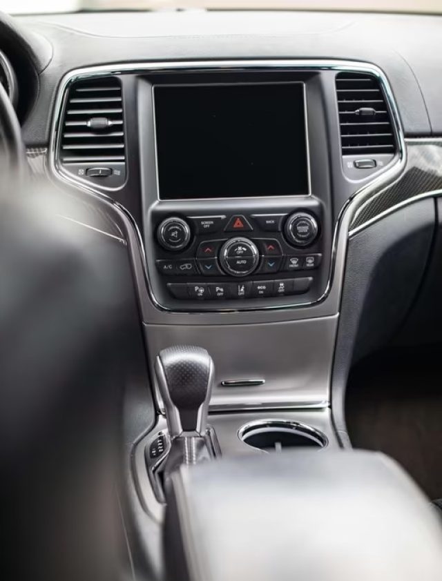 JEEP Grand Cherokee usata, con Autoradio