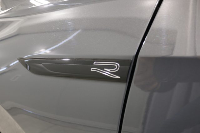 VOLKSWAGEN Golf usata, con Airbag testa