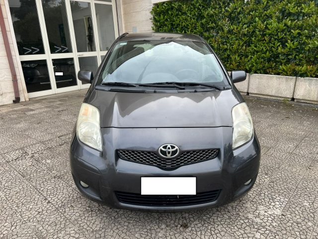 TOYOTA Yaris usata, con Autoradio
