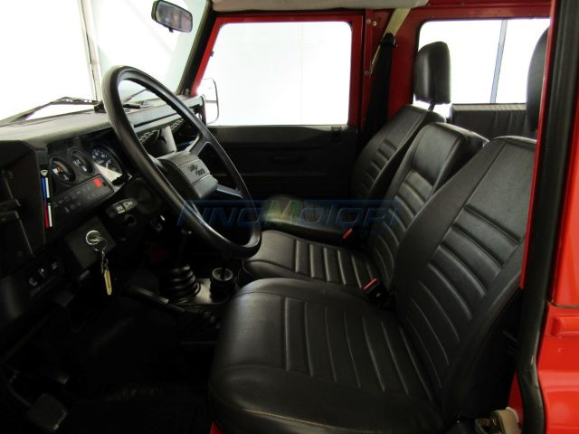 LAND ROVER Defender usata 6