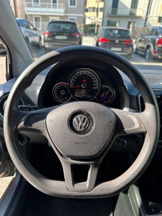 VOLKSWAGEN up! usata, con Autoradio