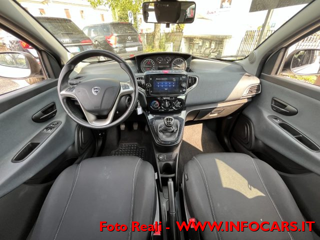 LANCIA Ypsilon usata, con USB