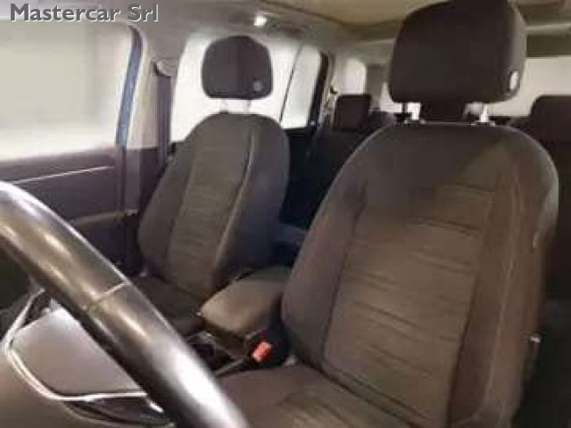 VOLKSWAGEN Touran usata, con Controllo automatico clima