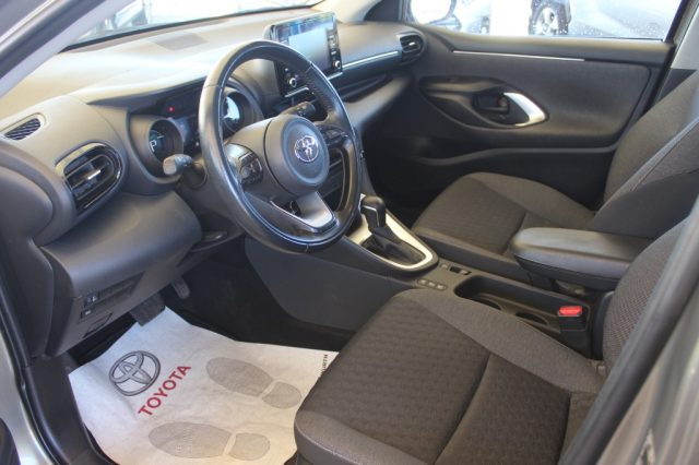 TOYOTA Yaris usata, con Fari LED