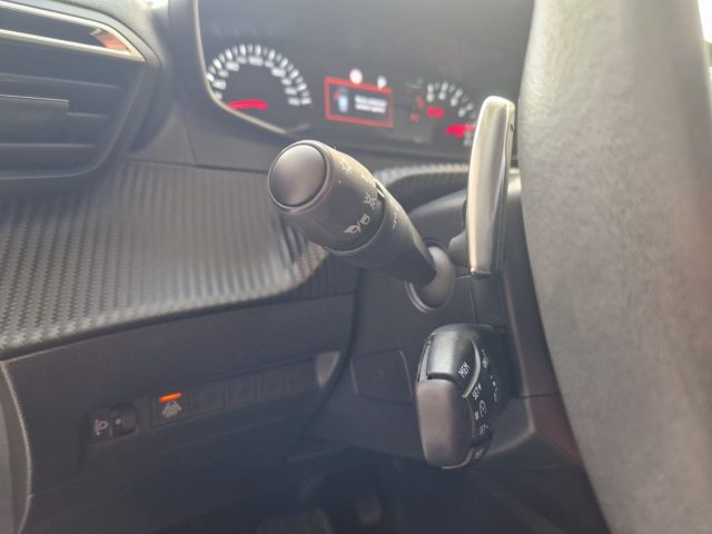 PEUGEOT 2008 usata, con Controllo automatico clima