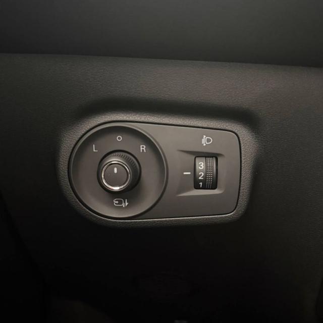 MG ZS usata, con Fari LED