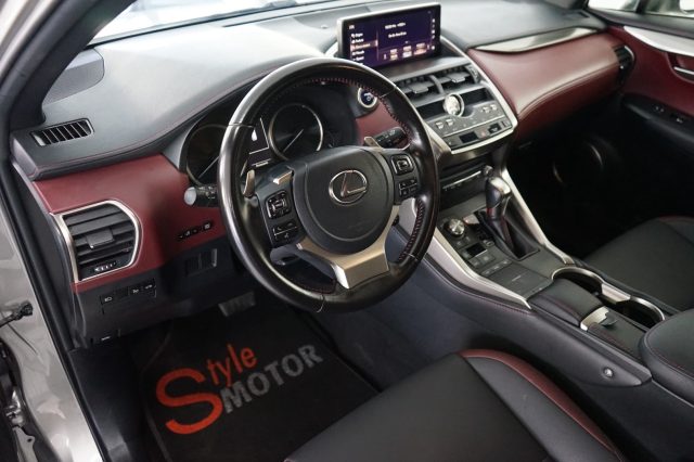 LEXUS NX 300h usata, con Autoradio