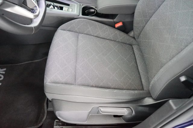 VOLKSWAGEN Golf usata, con Sensori di parcheggio anteriori