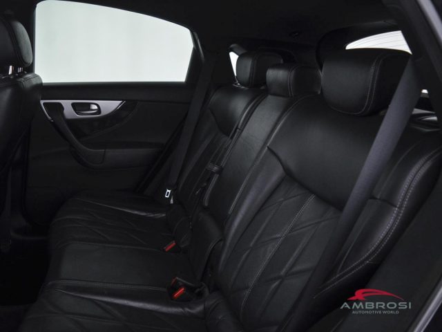 INFINITI QX70 usata 9