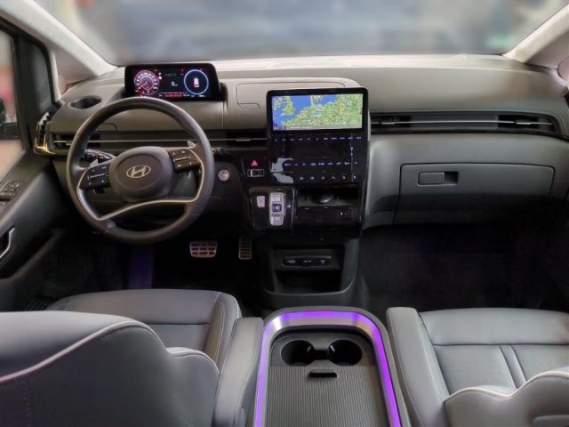 HYUNDAI Staria usata, con Autoradio