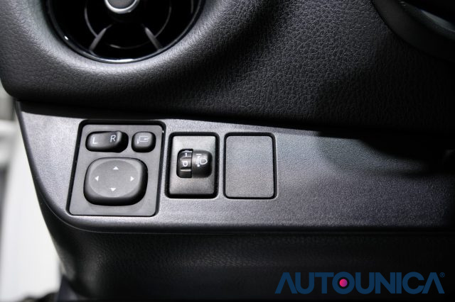 TOYOTA Yaris usata, con Autoradio digitale