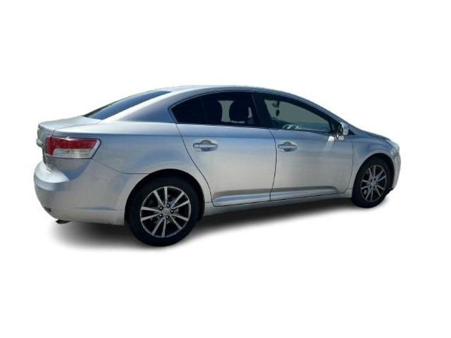 TOYOTA Avensis usata, con Autoradio