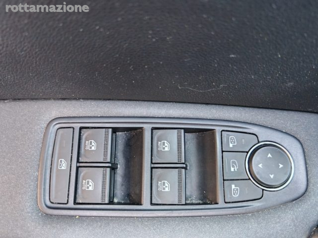 RENAULT Captur usata, con Volante in pelle