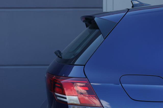 VOLKSWAGEN Golf usata, con Airbag testa